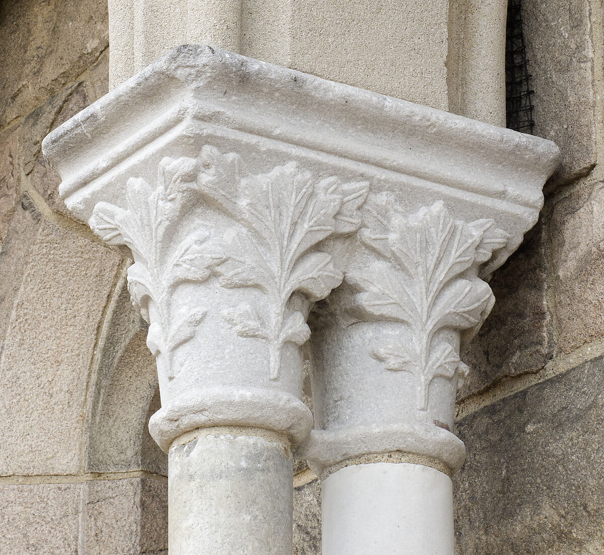 Double Capital, Marble, French 