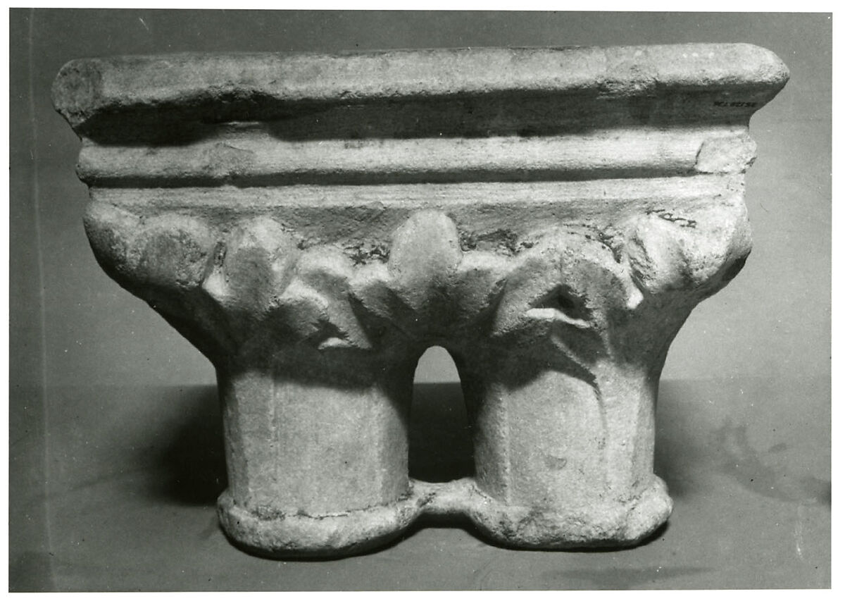 Double Capital, Marble, French 