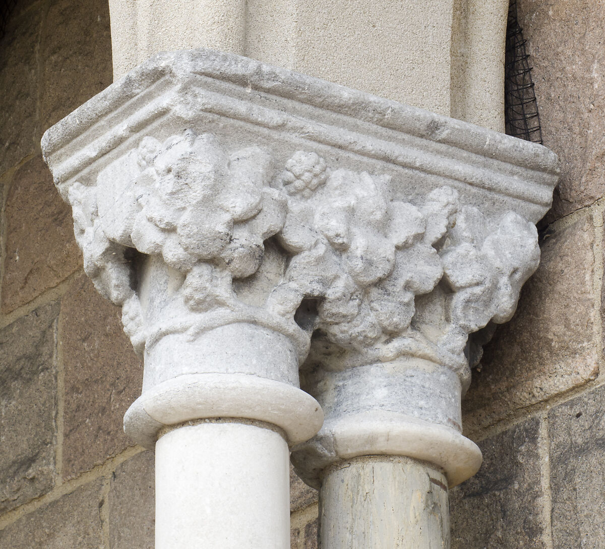 Double Capital, Marble, French 