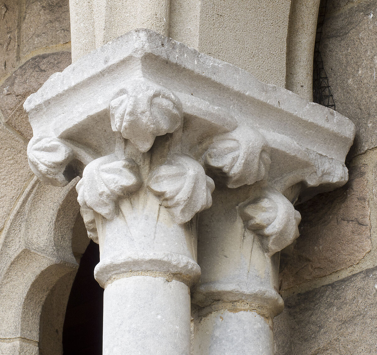 Double Capital, Marble, French 