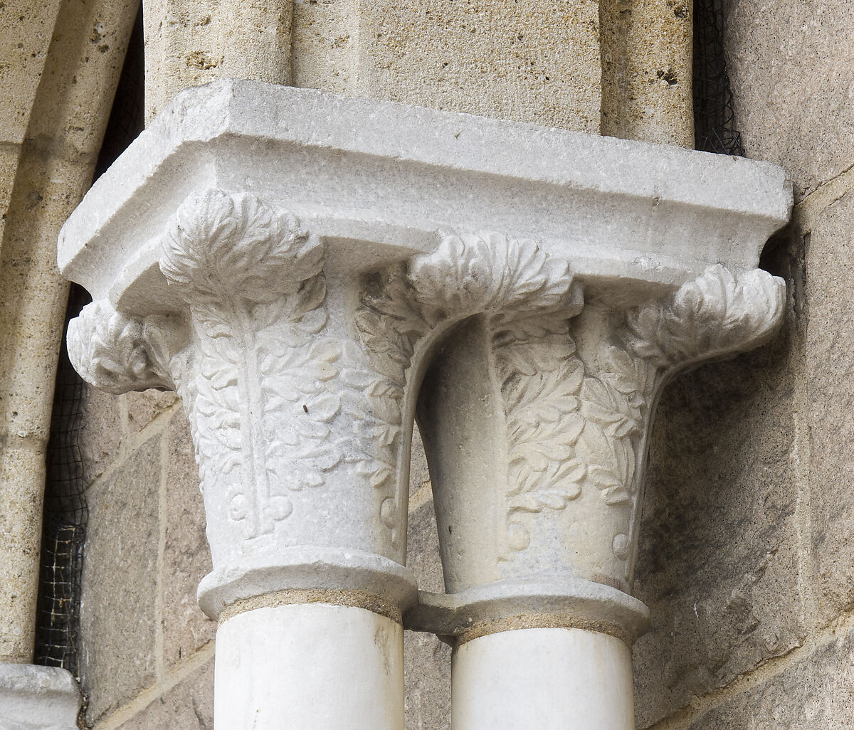 Double Capital, Marble, French 