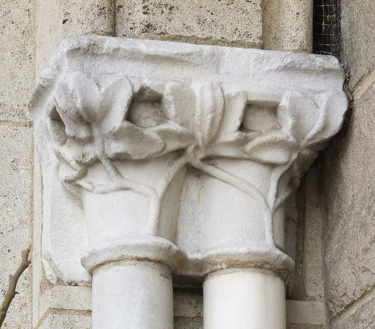 Double Capital, Marble, French 