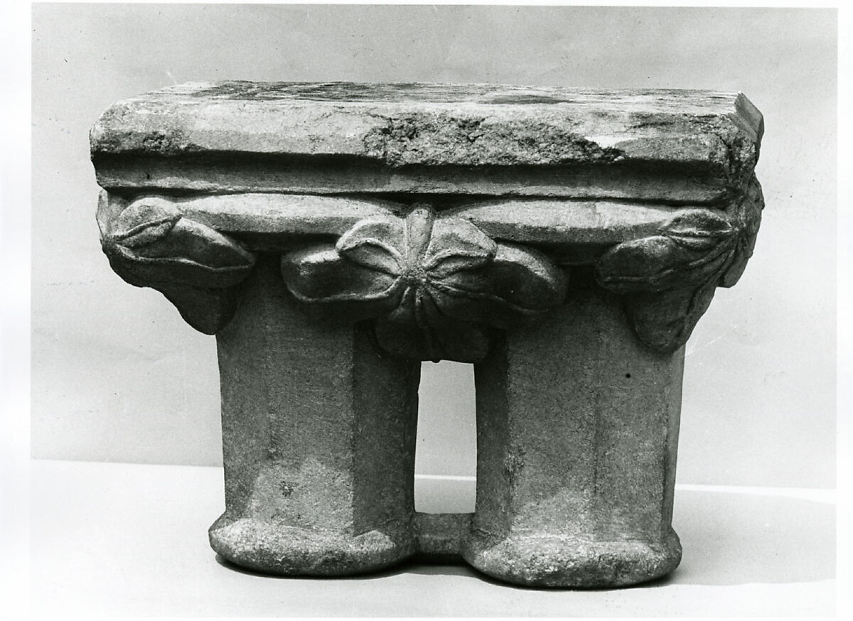 Double Capital, Marble, French