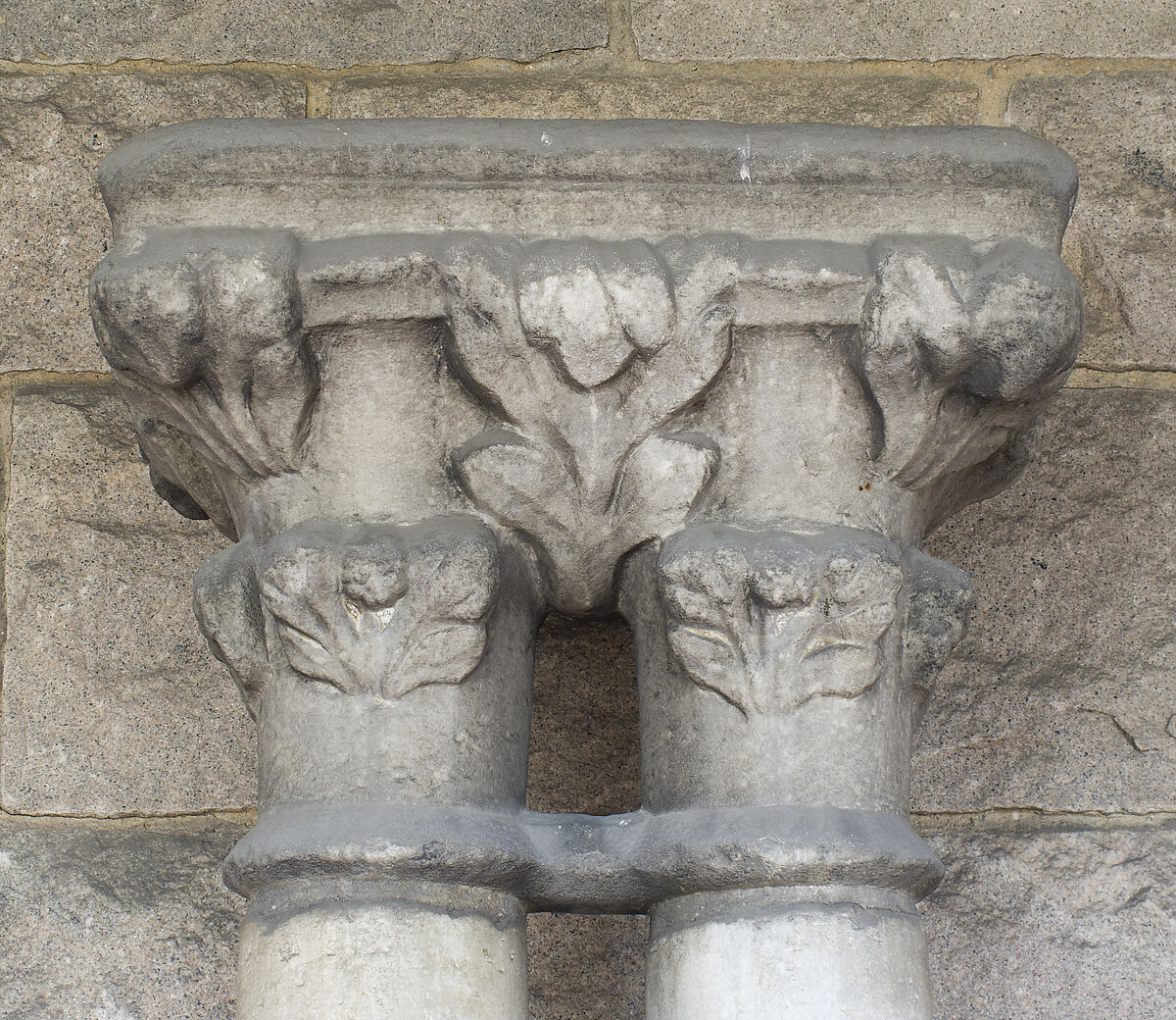 Double Capital, Stone, French 