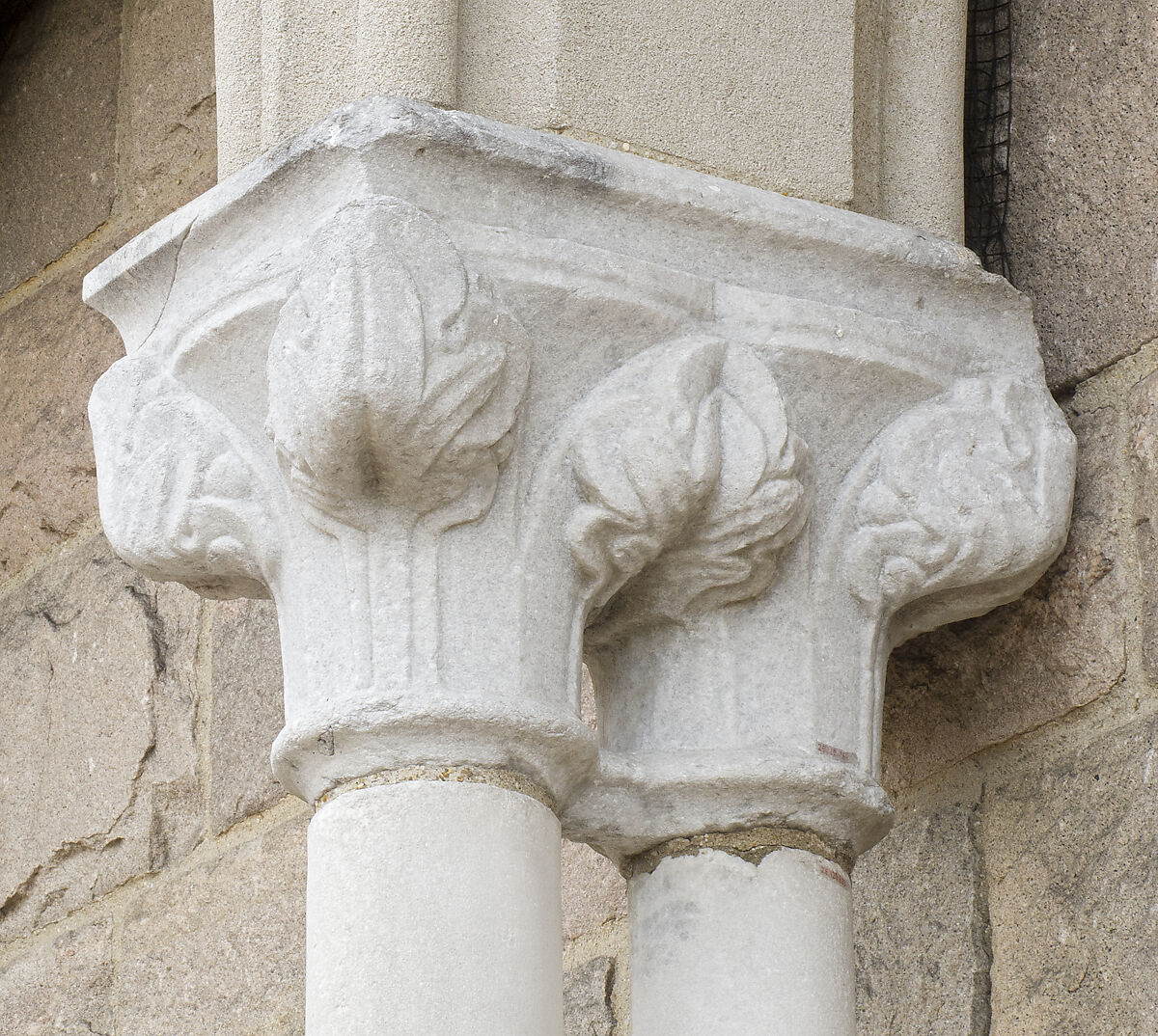 Double Capital, Marble, French 