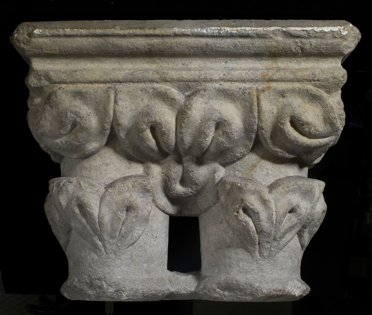 Double Capital, Marble, French