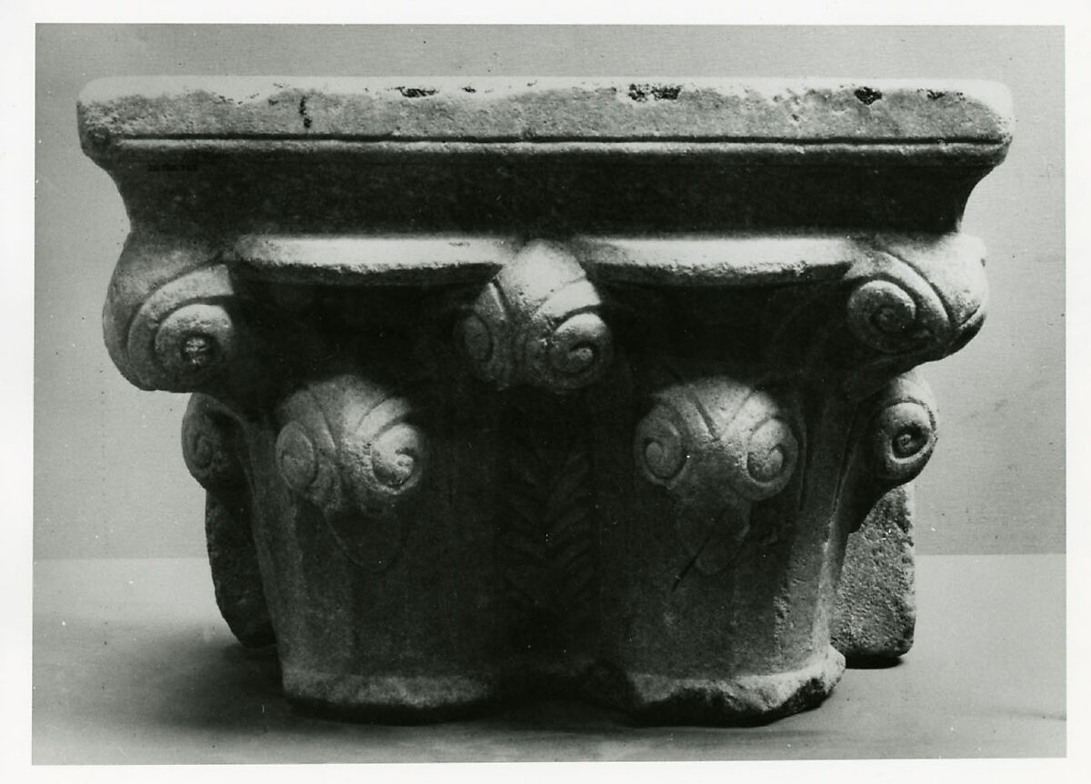 Capital, Double Engaged, Marble, French