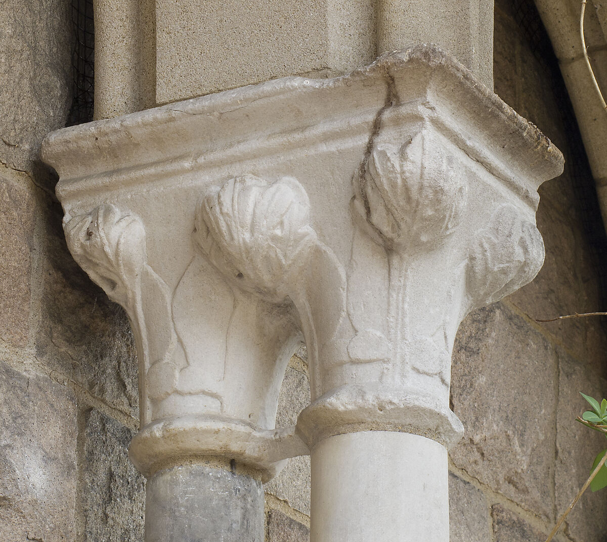 Double Capital, Marble, French 