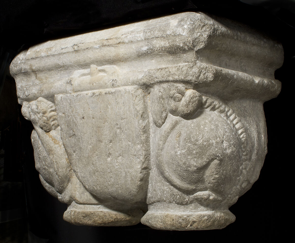 Double Capital, White marble, French