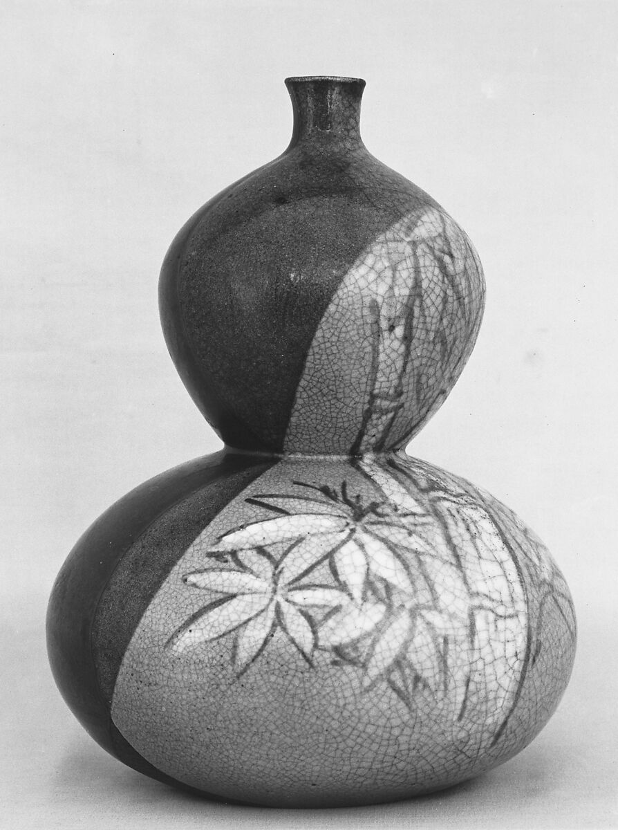 Bottle, Clay partly covered with a Seto glaze; the remaining part decorated and covered with a transparent glaze (Kiyomizu ware), Japan 