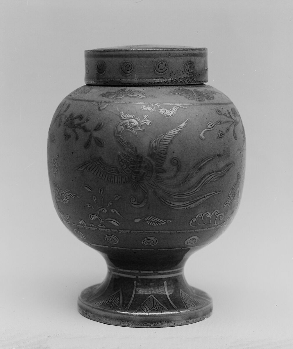 Jar for Sweets, White porcelain decorated with gold on  crackled ground (Awaji ware), Japan 