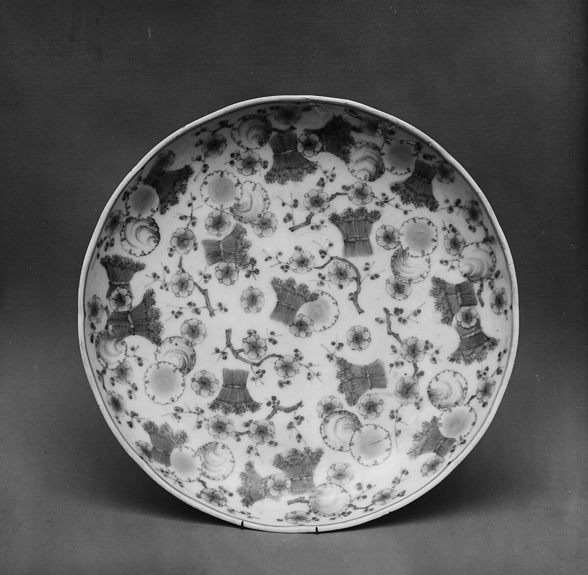 Dish, White porcelain decorated with blue under glaze (Arita ware), Japan 