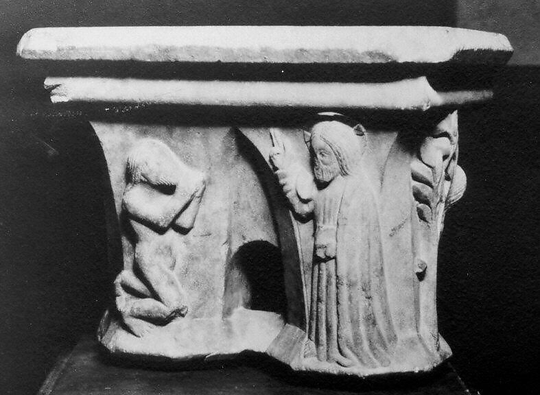 Double Capital, Marble, French 