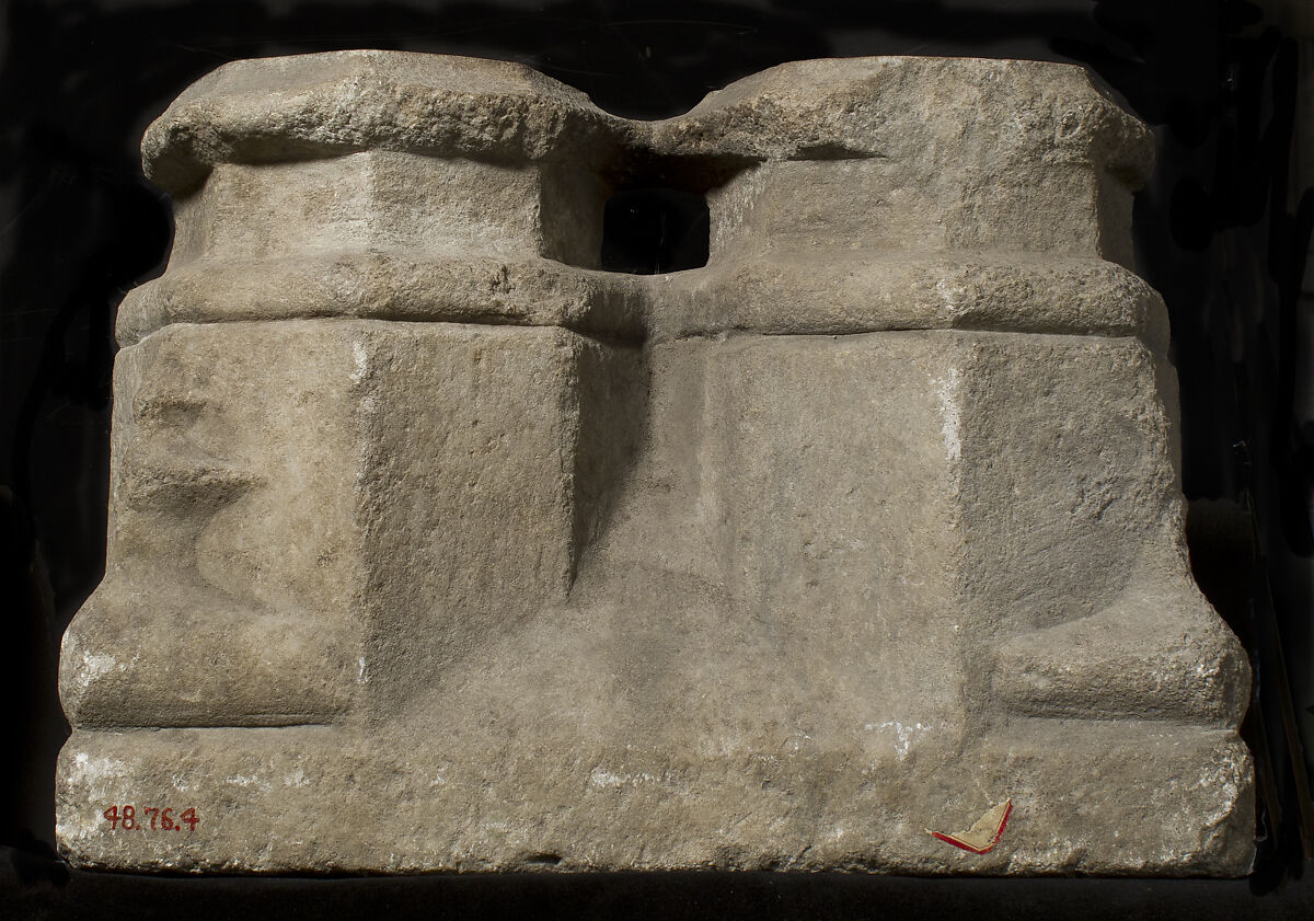 Double Capital, Marble, French