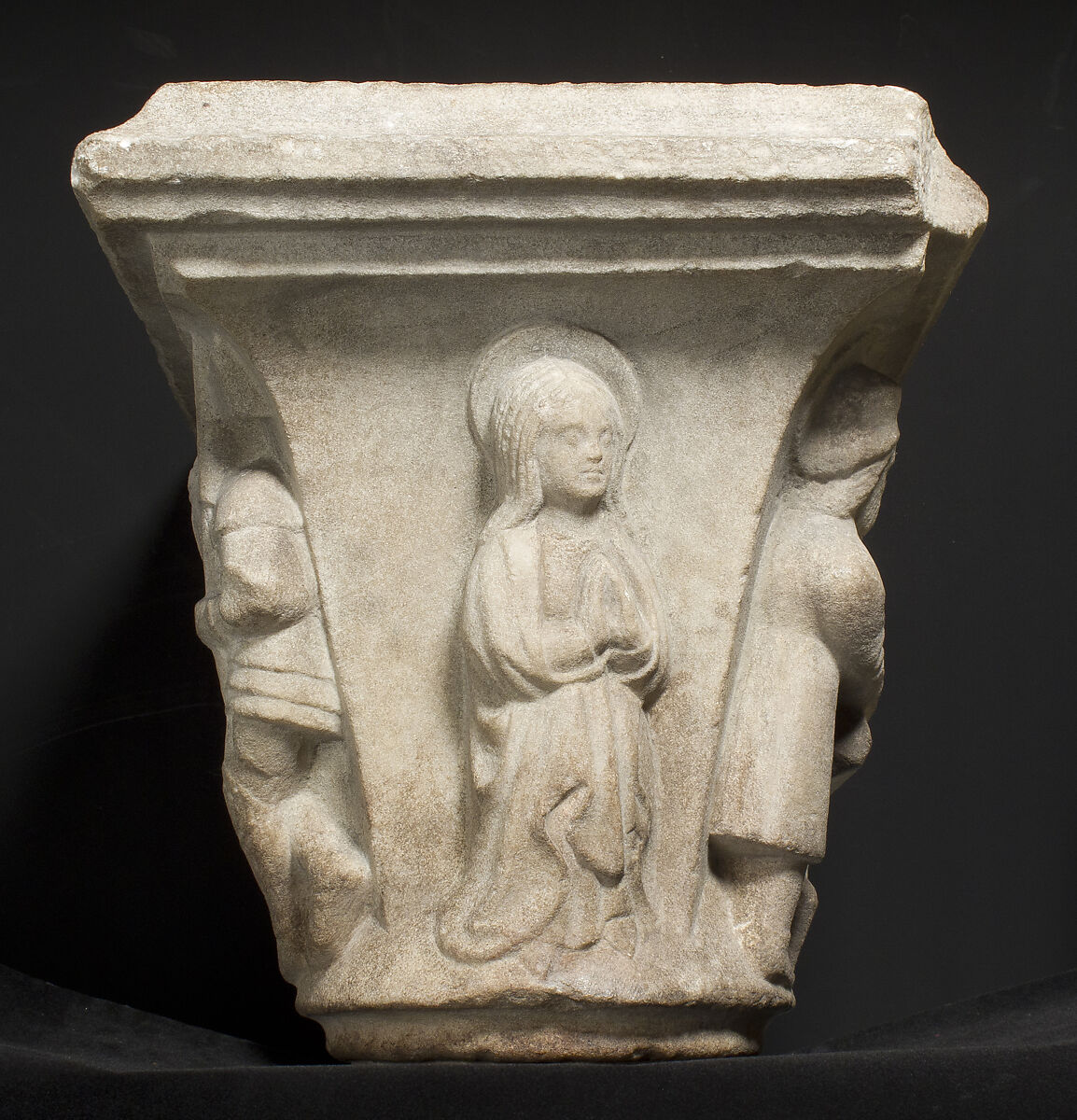 Double Capital, Marble, French