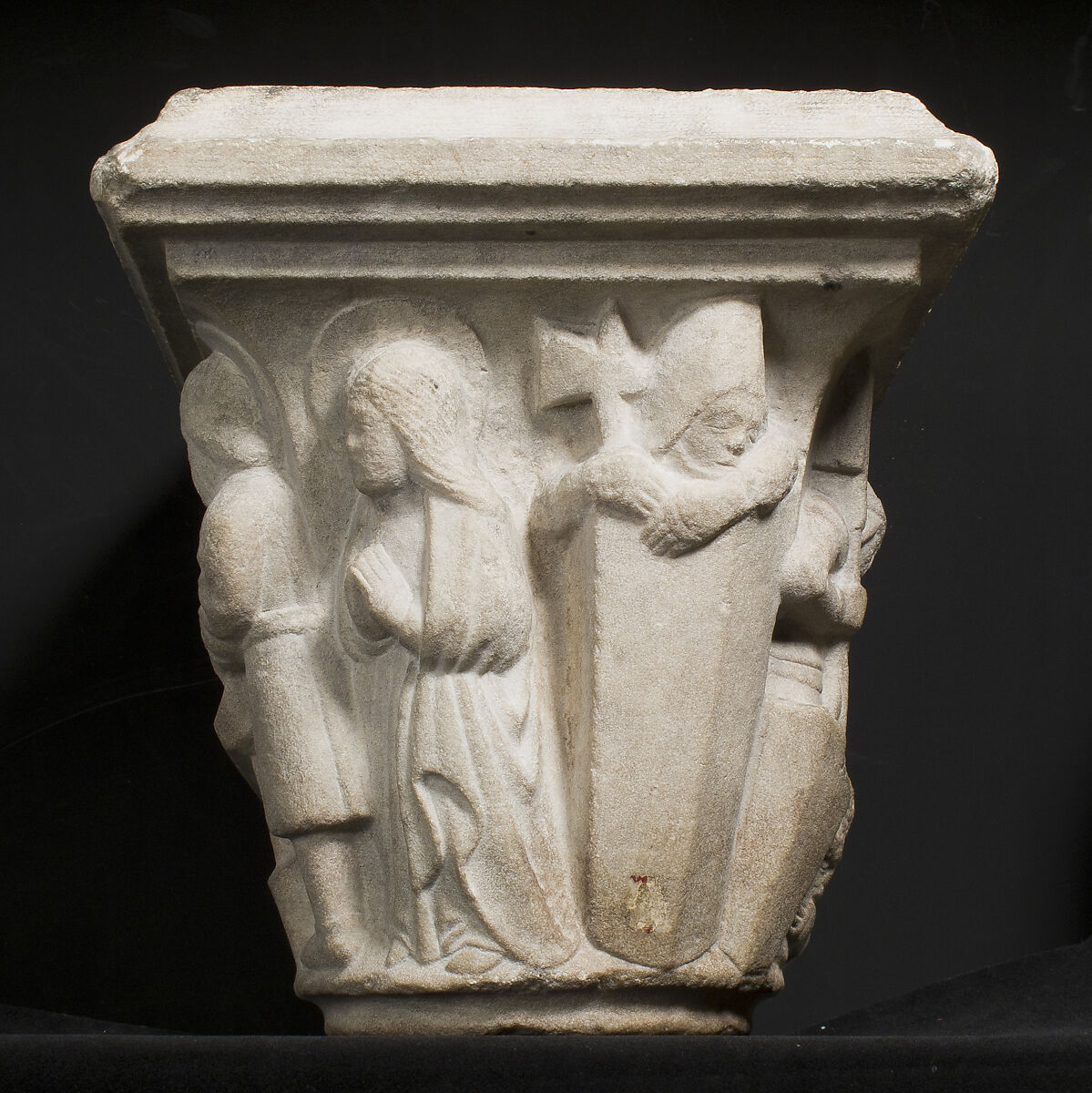 Double Capital, Marble, French