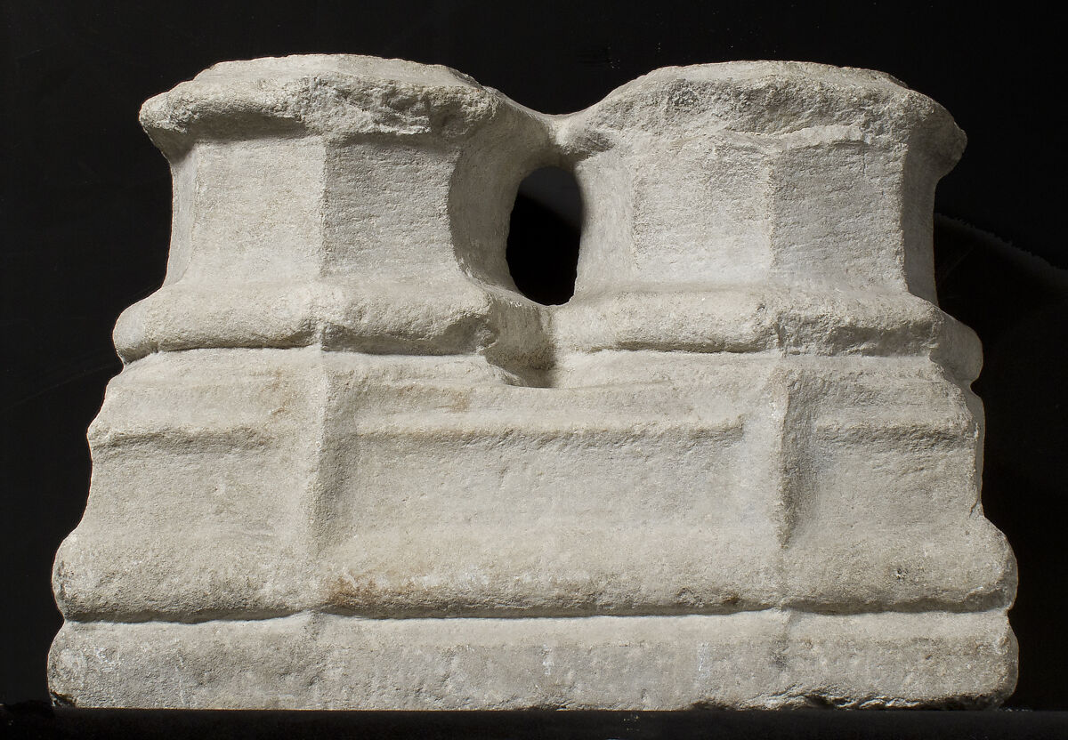 Double Capital, Marble, French