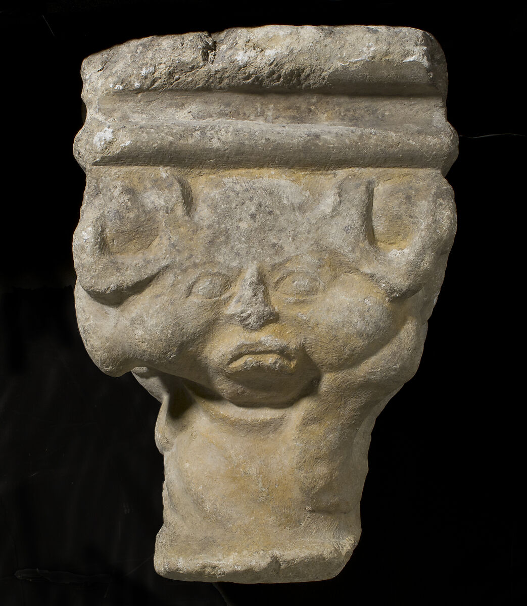 Double Capital, Limestone or sandstone, French