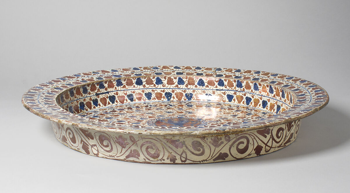 Deep Dish, Tin-glazed earthenware, Spanish