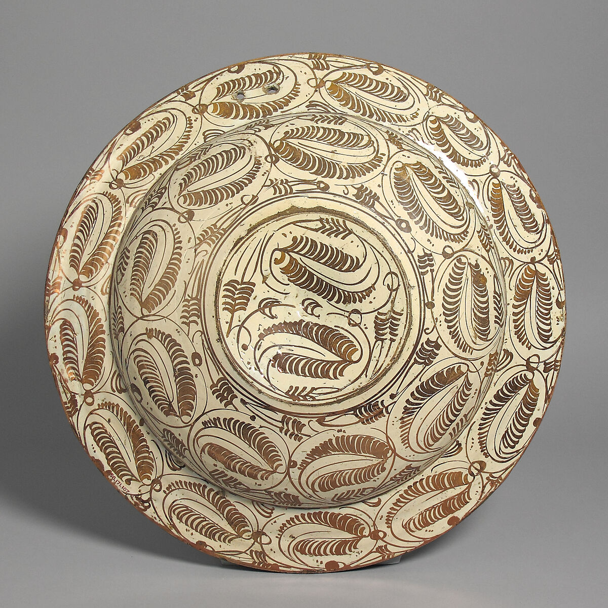 Dish with Unidentified Coat of Arms, Tin-glazed earthenware, Spanish
