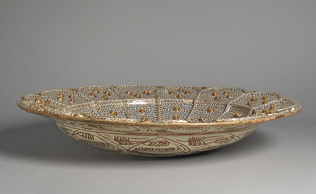 Dish with Unidentified Coat of Arms, Tin-glazed earthenware, Spanish