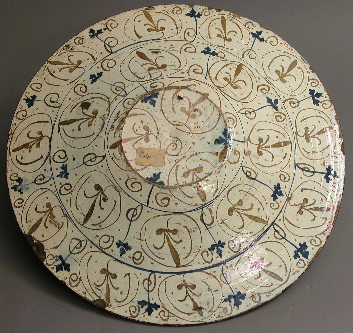 Dish, Tin-glazed earthenware, Spanish