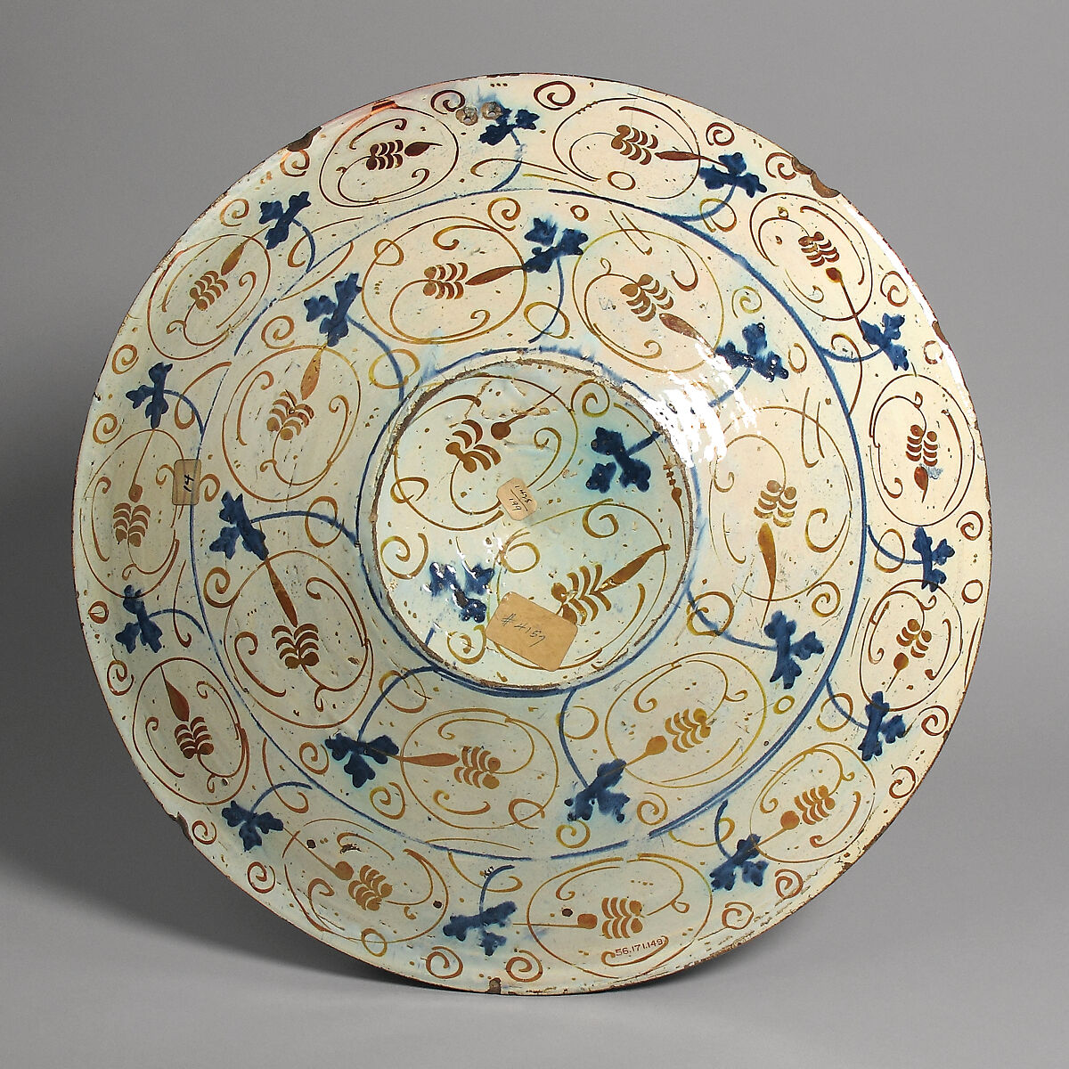 Dish, Tin-glazed earthenware, Spanish