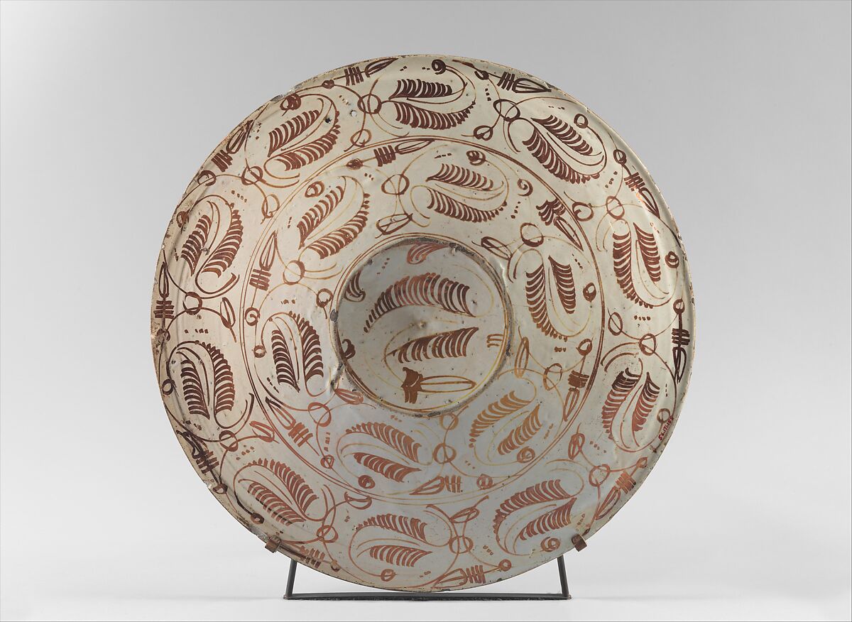 Dish with Lion, Tin-glazed earthenware, Spanish