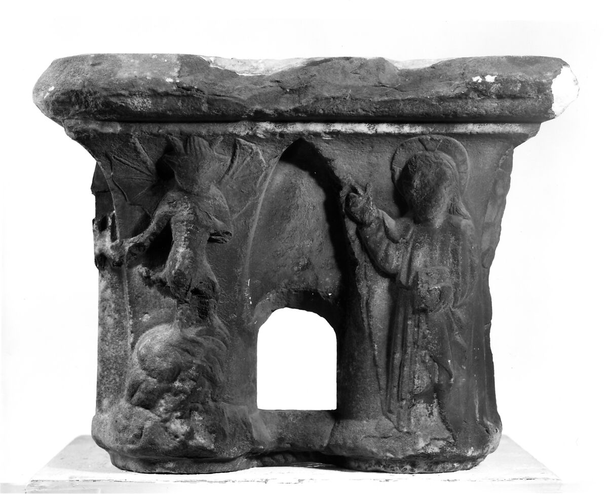 Double Capital, Marble, French