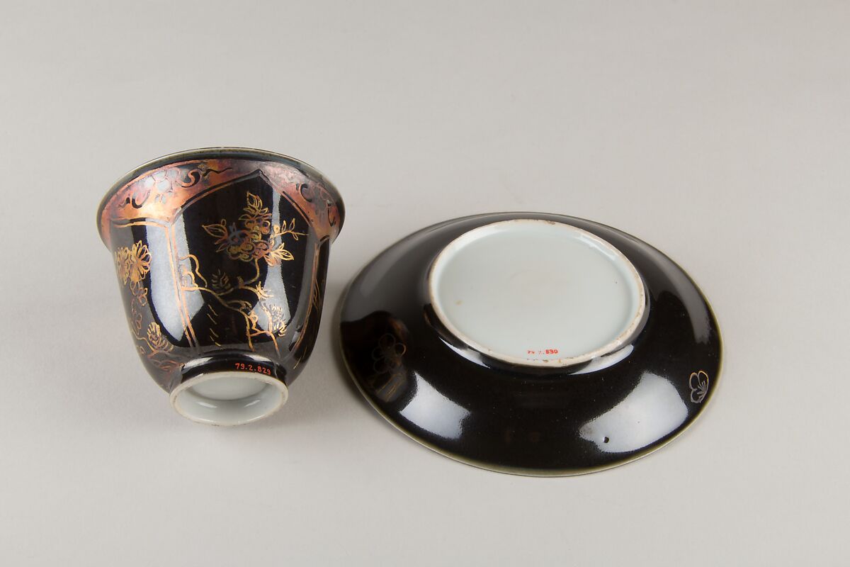 Cup, Porcelain with a mirror-black glaze, painted in gilt, China