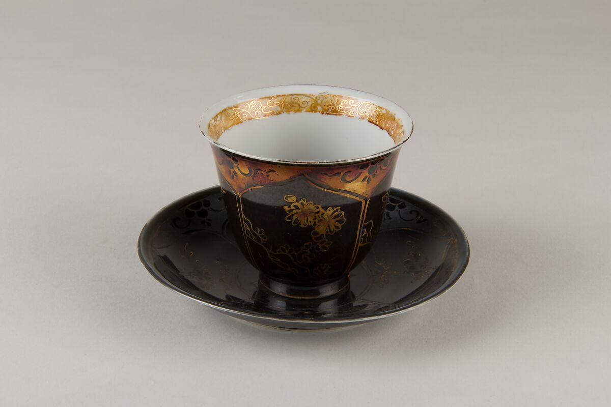Cup, Porcelain with a mirror-black glaze, painted in gilt, China