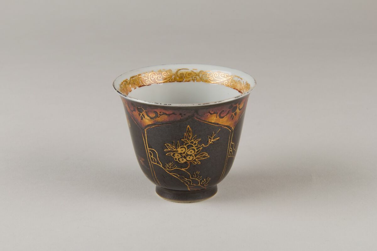 Cup, Porcelain with a mirror-black glaze, painted in gilt, China