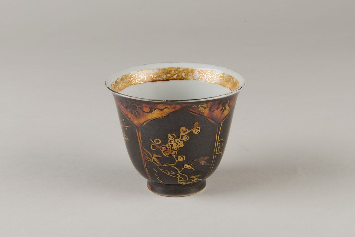 Cup, Porcelain with a mirror-black glaze, painted in gilt, China