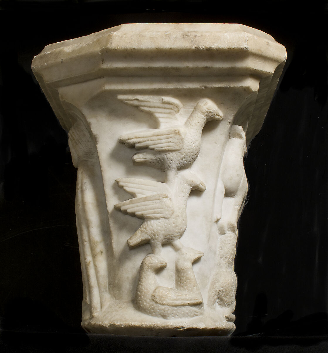 Double Capital, Marble, French