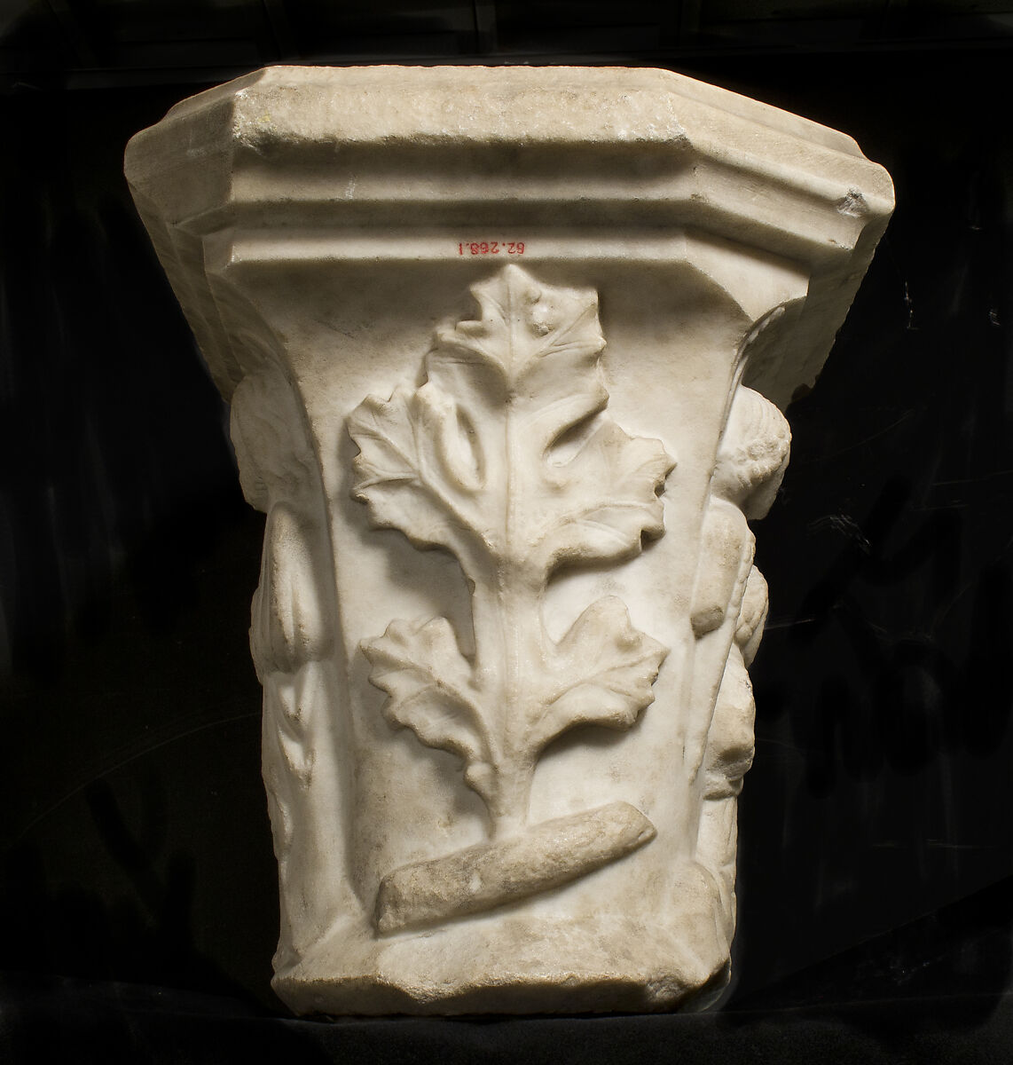 Double Capital, Marble, French