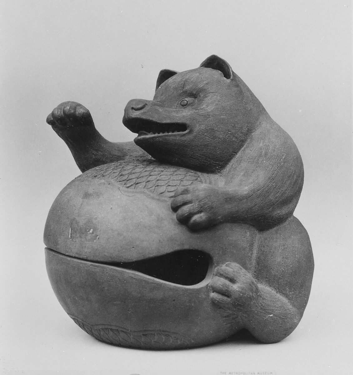 Fire Box in form of a Badger, Aoki Mokubei (Japanese, 1767–1833), Modeled and unglazed (Kyoto ware), Japan 
