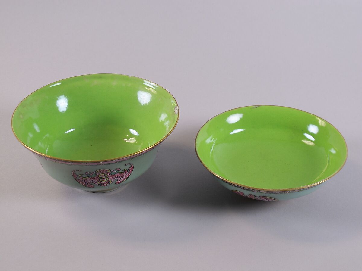Covered bowl with bats, Porcelain painted in polychrome enamels over light green glaze (Jingdezhen ware), China