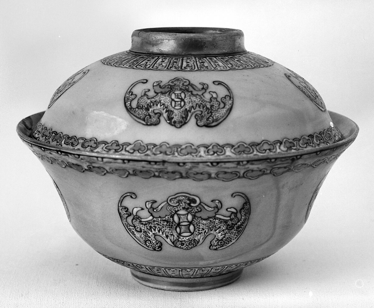 Covered bowl with bats, Porcelain painted in polychrome enamels over light green glaze (Jingdezhen ware), China