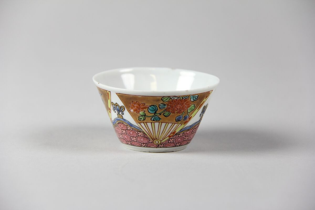 Cup, Porcelain painted in overglaze polychrome enamels and gilt, China 