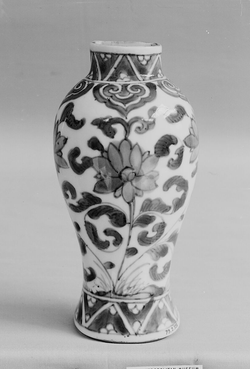 Hanging Vase, White porcelain decorated with blue under the glaze (Arita ware, Imari type), Japan 