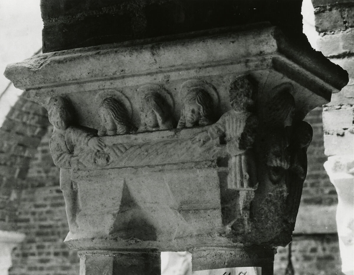 Double Capital, Marble, French