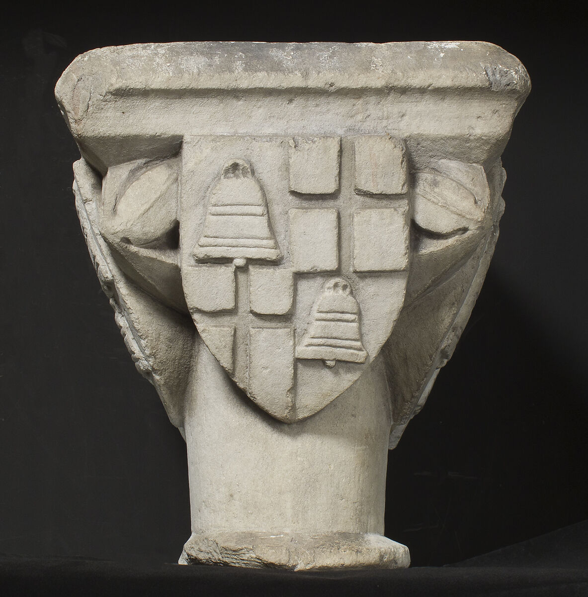 Double Capital, Marble, French