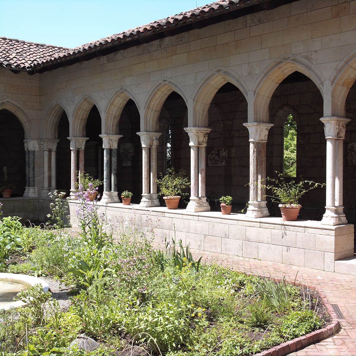 Double Capital, Marble, French
