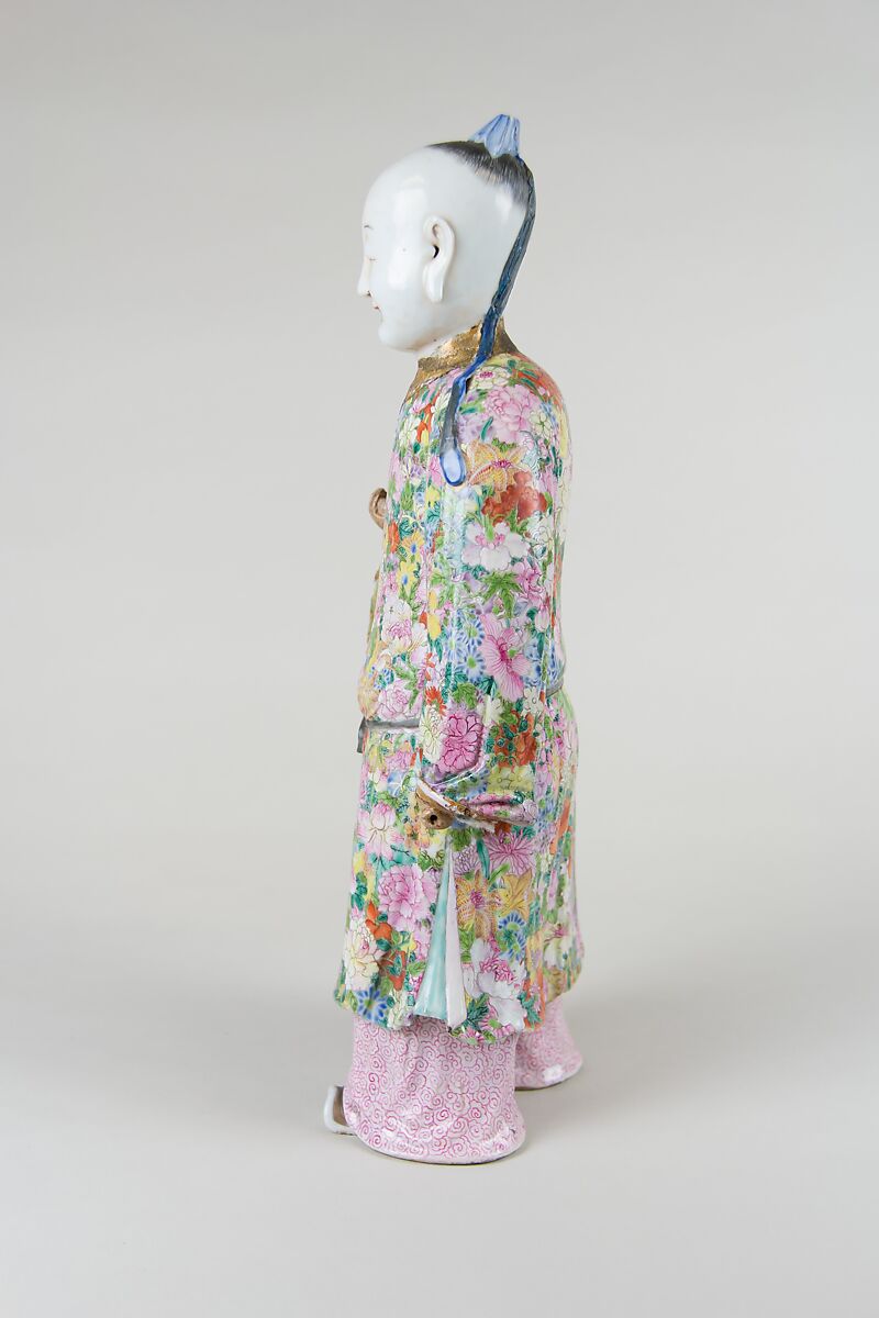 Figure of an immortal, Porcelain painted in overglaze polychrome enamels (Jingdezhen ware), China