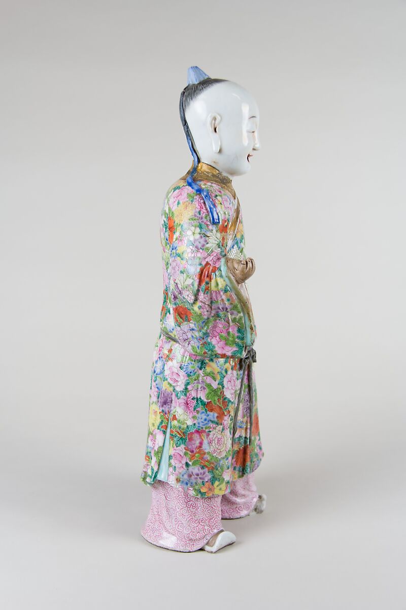 Figure of an immortal, Porcelain painted in overglaze polychrome enamels (Jingdezhen ware), China