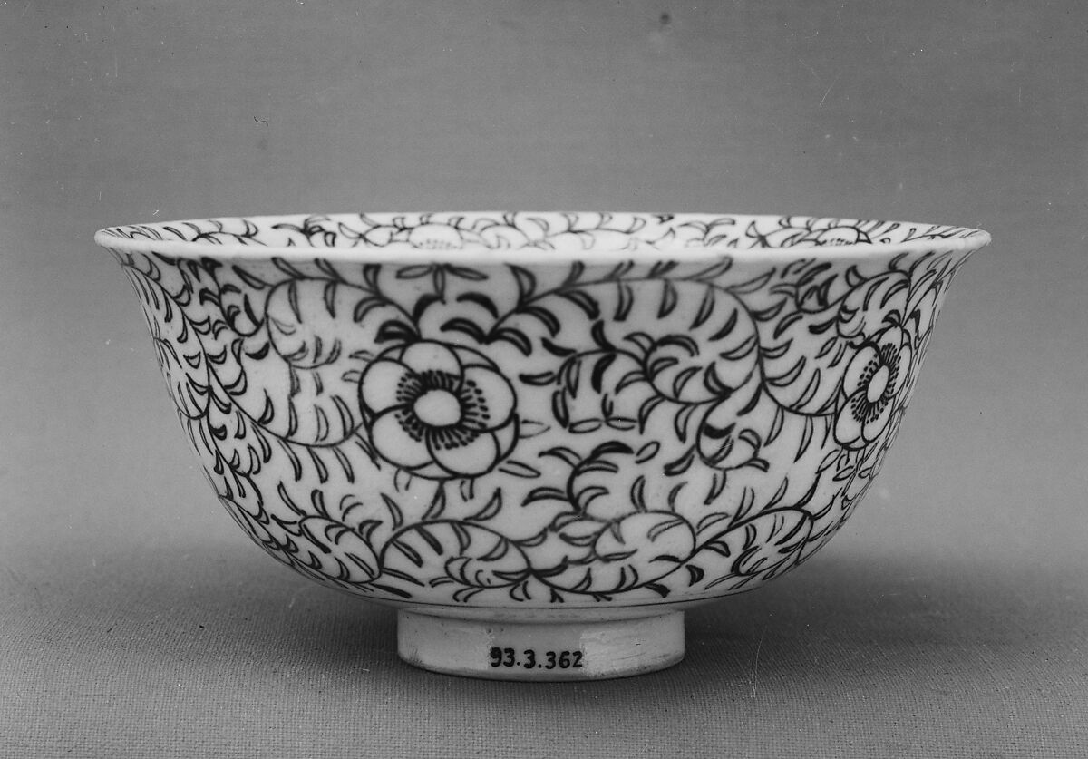 Cup, White porcelaneous ware with a crackled glaze over a design in black outlines (Satsuma ware), Japan 