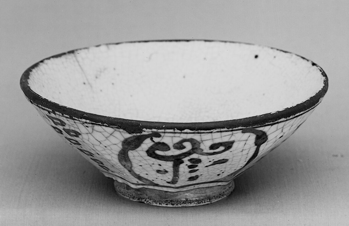 Shallow Bowl, Pottery covered with a crackled glaze, designs in blue (Kyoto ware), Japan 