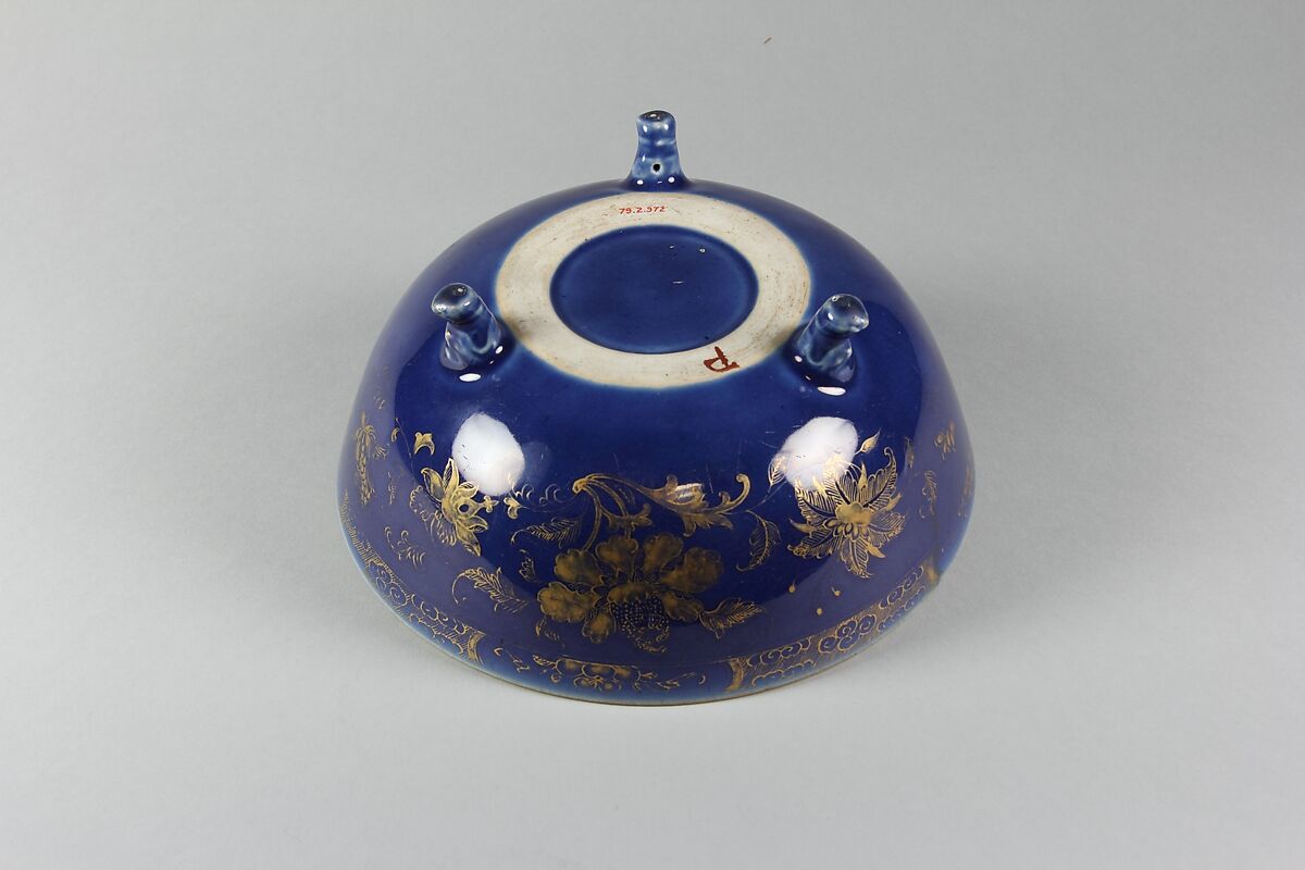 Three-footed bowl, Porcelain painted in gilt over blue glaze (Jingdezhen ware), China