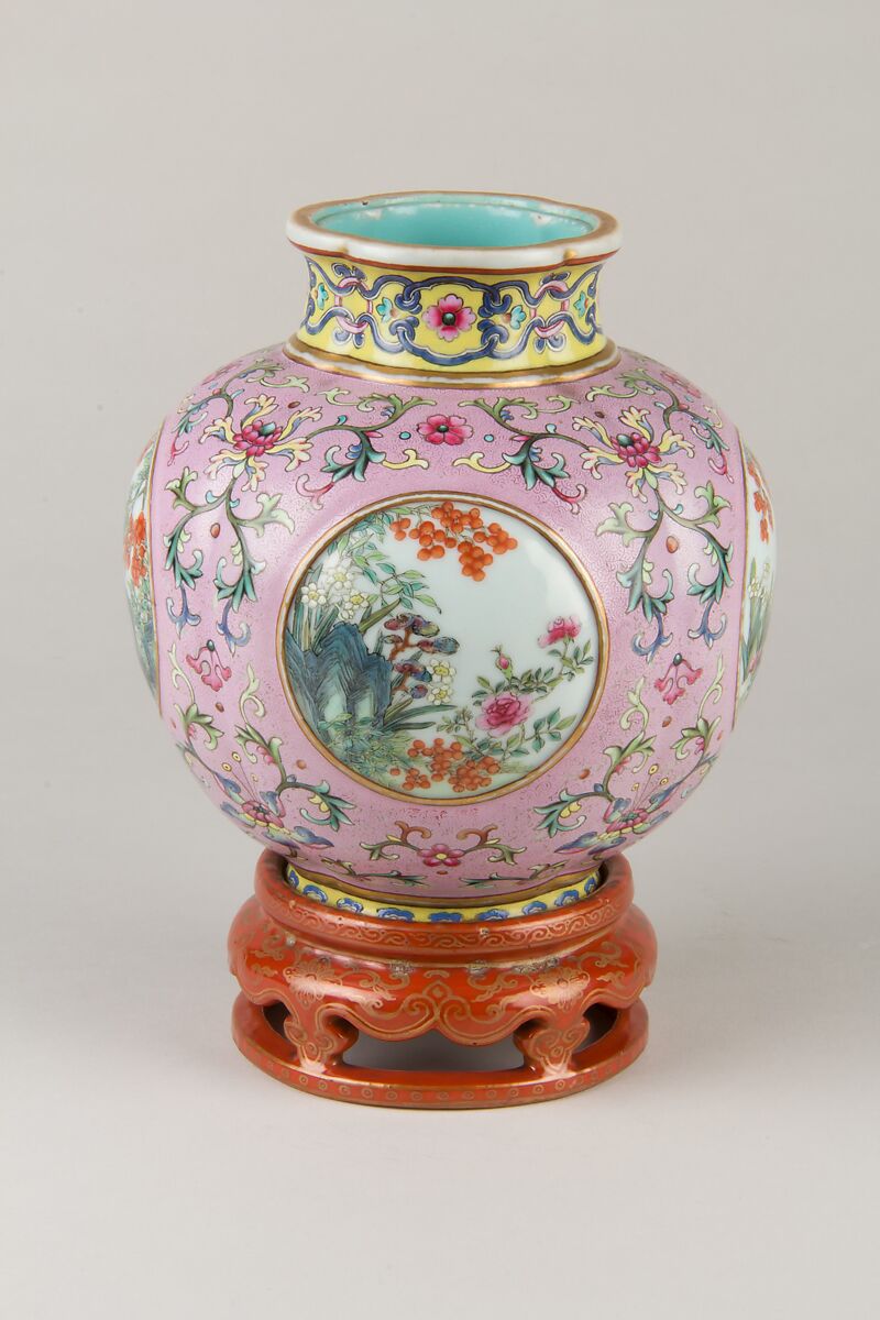 Vase with openwork pattern of flowers, Porcelain painted in overglaze enamels (Jingdezhen ware), China