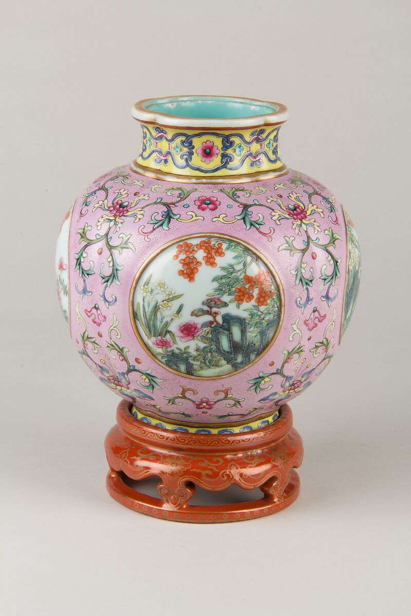 Vase with openwork pattern of flowers, Porcelain painted in overglaze enamels (Jingdezhen ware), China